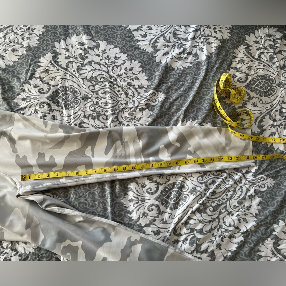 Better Bodies White Camo leggings size medium - Picture 8 of 15